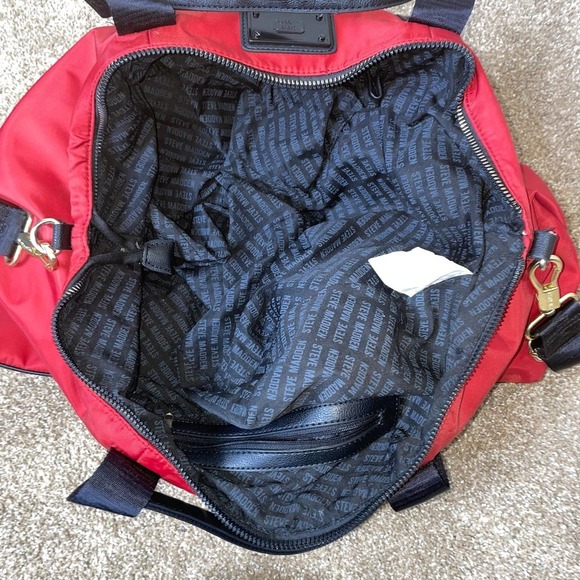 Steve Madden bag overnight carry on travel nylon red & black shoulder strap - Picture 7 of 8